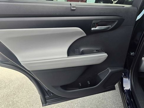 New 2026 Toyota Highlander XLE image 20