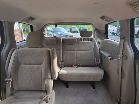 Used 2010 Toyota Sienna CE FWD image 16
