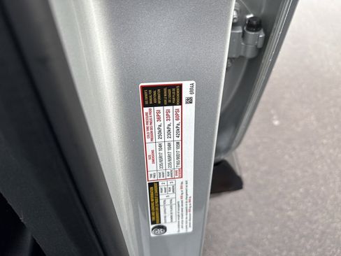 Used 2024 Nissan Rogue S image 12