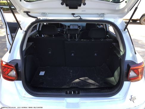 Used 2022 Hyundai Venue SEL w/ Cargo Package FWD image 10
