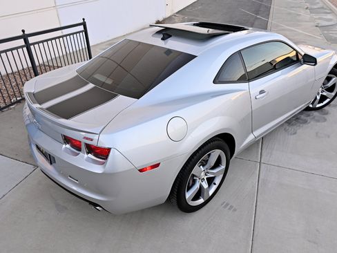 Used 2011 Chevrolet Camaro SS RWD image 12