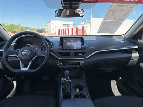 Used 2025 Nissan Altima 2.5 SV FWD image 24
