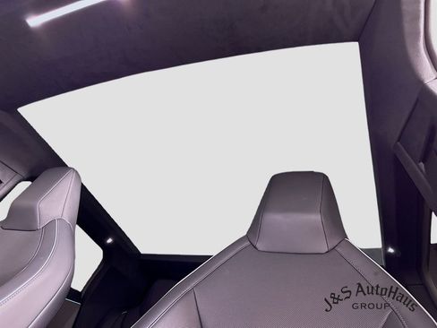 Used 2025 Tesla Cybertruck AWD Crew Cab image 16