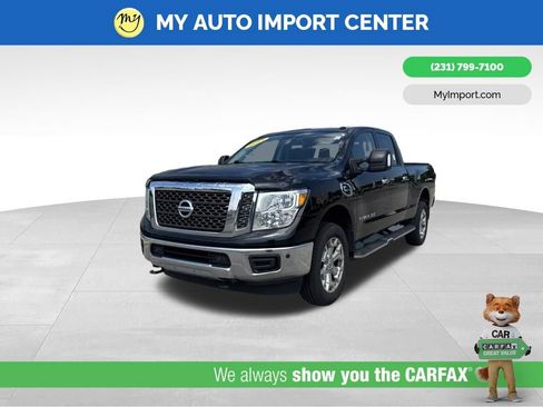 Used 2018 Nissan Titan SV w/ SV Convenience Package AWD/4WD image 3