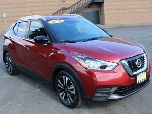 Used 2020 Nissan Kicks SV FWD image 1