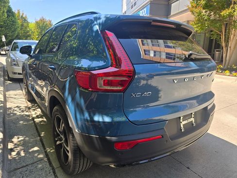 Used 2024 Volvo XC40 B5 Core AWD/4WD image 4
