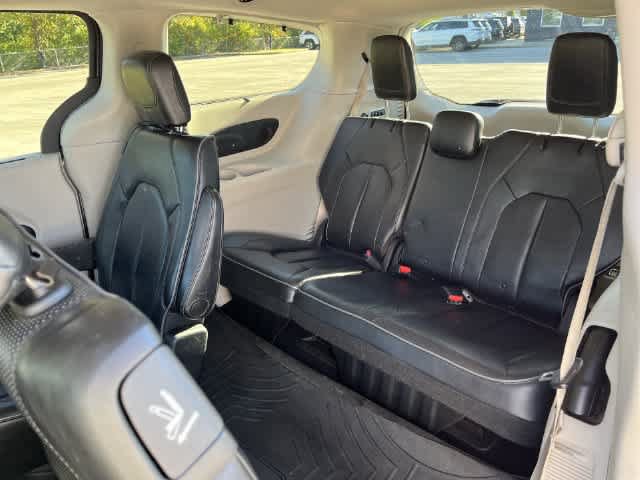 Used 2018 Chrysler Pacifica Limited w/ Advanced Safetytec Group FWD image 34