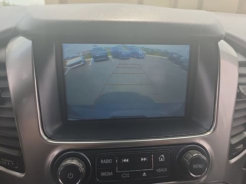 Used 2018 Chevrolet Suburban LT RWD image 17