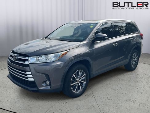 Used 2019 Toyota Highlander XLE image 2