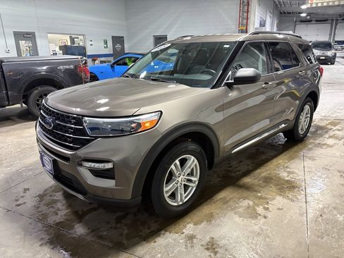 Used 2021 Ford Explorer XLT w/ Equipment Group 202A image 6