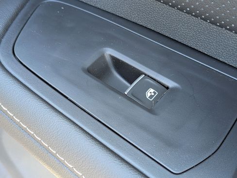 New 2026 Volkswagen Atlas SE FWD image 34