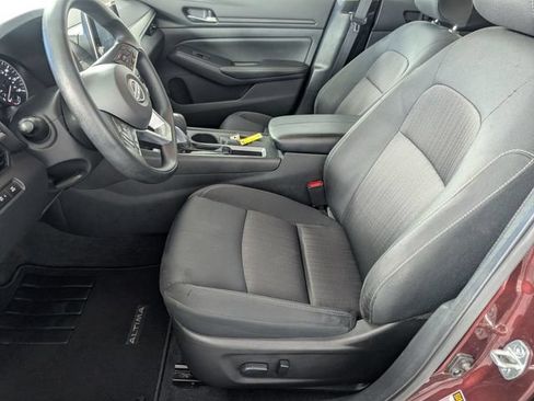 Used 2025 Nissan Altima 2.5 SV FWD image 12
