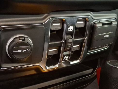 Used 2022 Jeep Gladiator Willys image 22