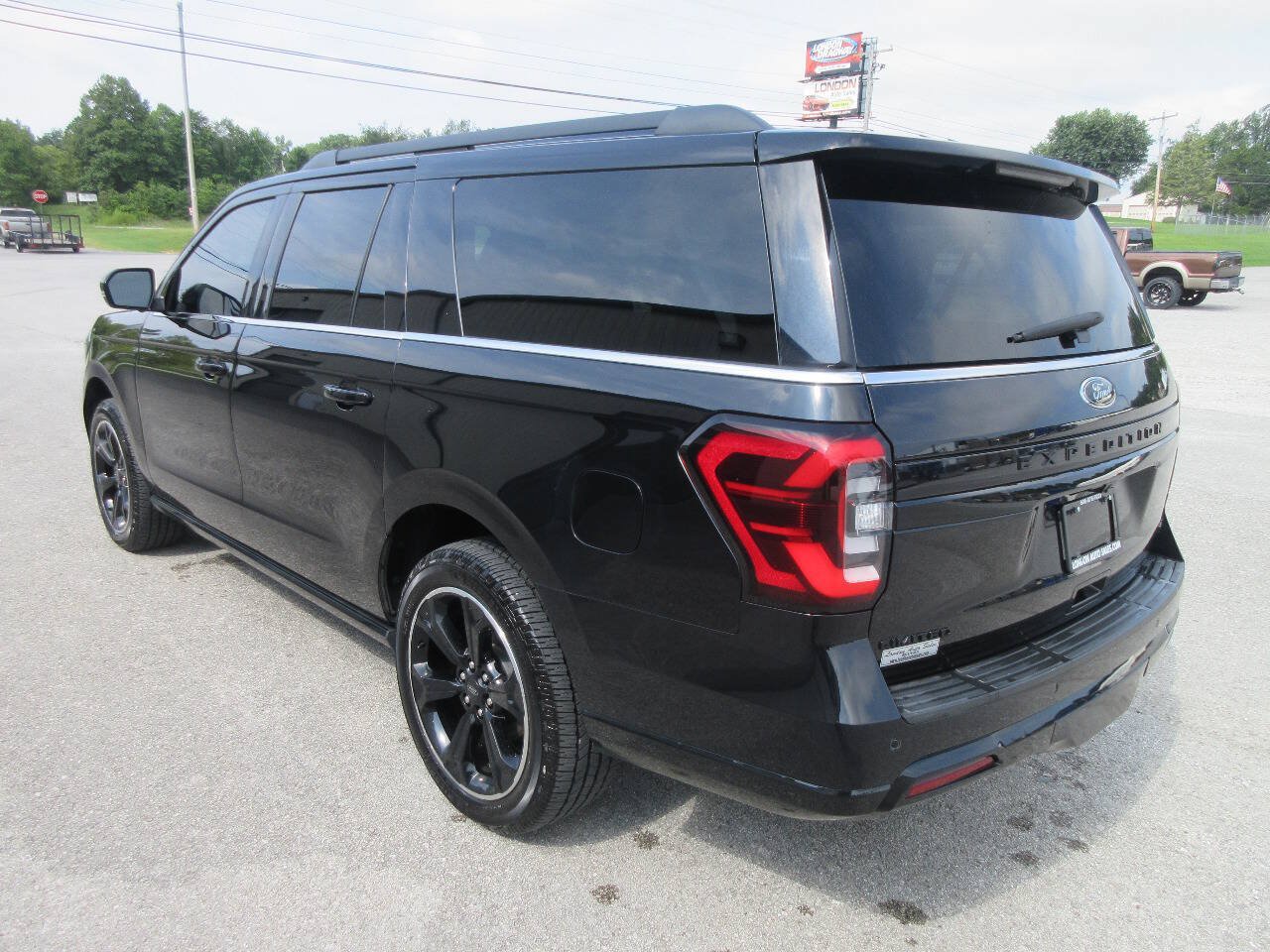Used 2022 Ford Expedition Max Limited AWD/4WD image 4