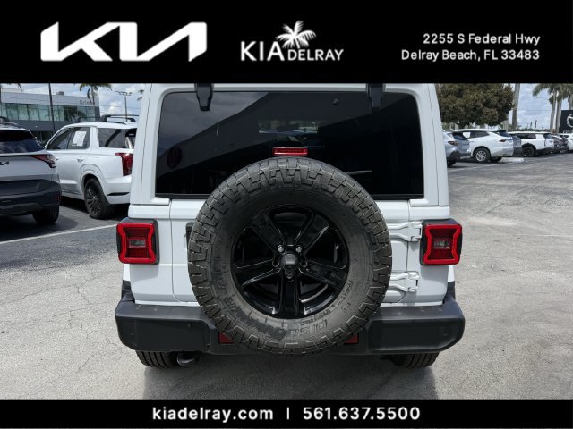 Used 2021 Jeep Wrangler Unlimited Sahara AWD/4WD image 3