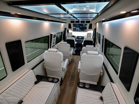 Used 2023 Mercedes-Benz Sprinter 3500 image 78