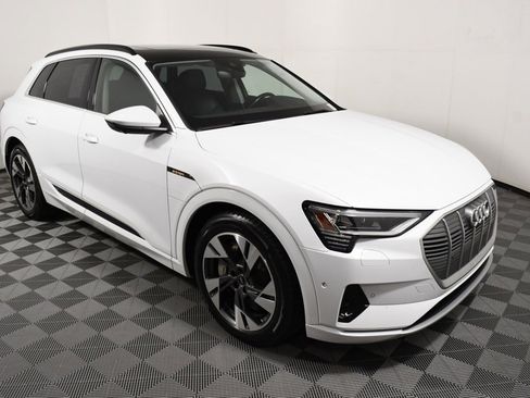 Used 2021 Audi e-tron Prestige w/ Prestige Package image 8