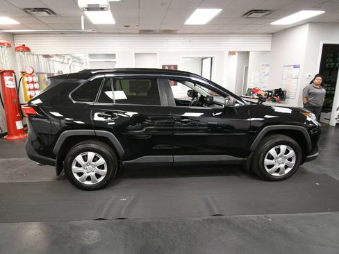 Used 2019 Toyota RAV4 LE w/ All Weather Liner Package AWD/4WD image 8