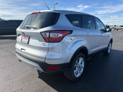 Used 2017 Ford Escape SE w/ SE Cold Weather Package AWD/4WD image 5