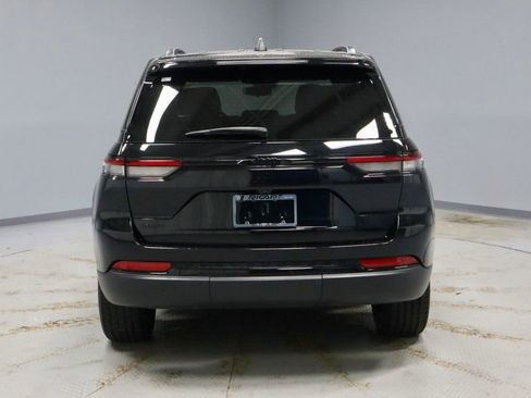 Used 2023 Jeep Grand Cherokee Altitude image 10