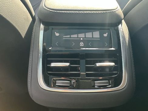Used 2025 Volvo XC90 B6 Plus image 25
