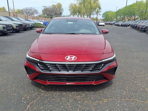 Used 2025 Hyundai Elantra SEL FWD image 2