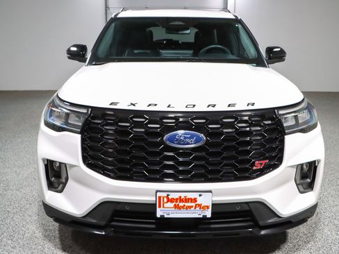Used 2025 Ford Explorer ST AWD/4WD image 4