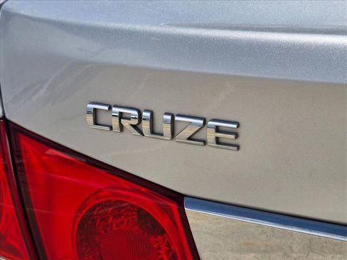 Used 2012 Chevrolet Cruze LT FWD image 18
