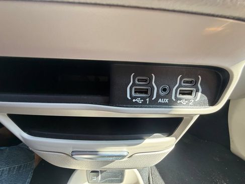 Used 2023 Chrysler Pacifica Touring-L FWD image 35