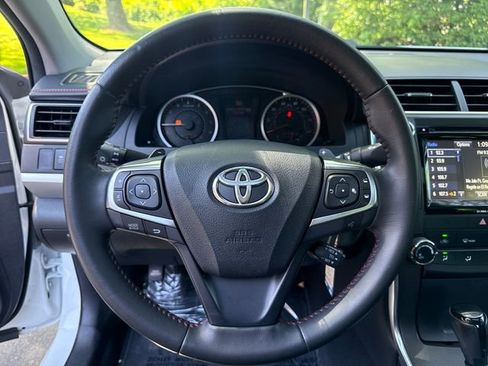Used 2016 Toyota Camry SE w/ Moonroof Package FWD image 15