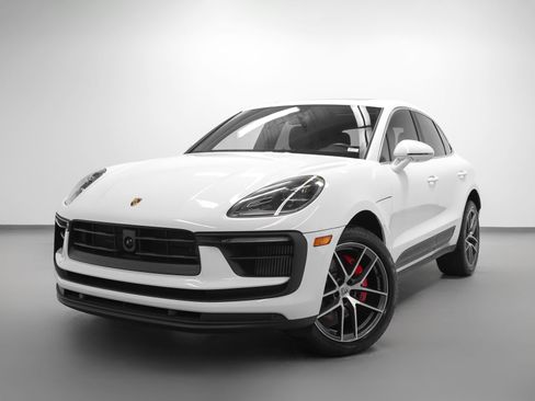Certified 2025 Porsche Macan S image 6