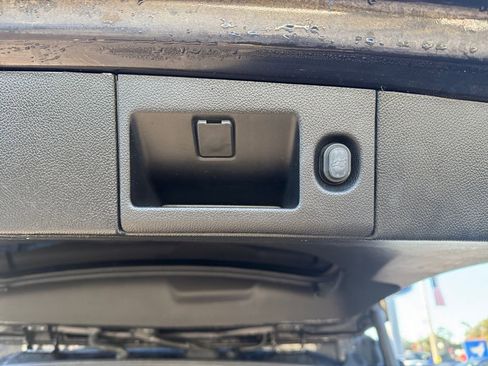 Used 2019 Cadillac Escalade Platinum image 23