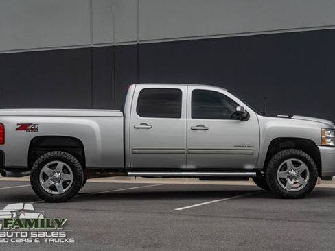 Used 2013 Chevrolet Silverado 2500 LTZ w/ LTZ Plus Package AWD/4WD image 10
