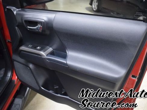 Used 2021 Toyota Tacoma TRD Off-Road w/ Technology Package image 30