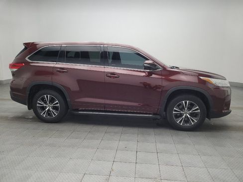 Used 2018 Toyota Highlander LE image 11