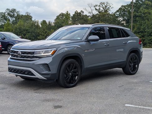 Used 2023 Volkswagen Atlas Cross Sport SE w/ Panoramic Sunroof Package FWD image 5