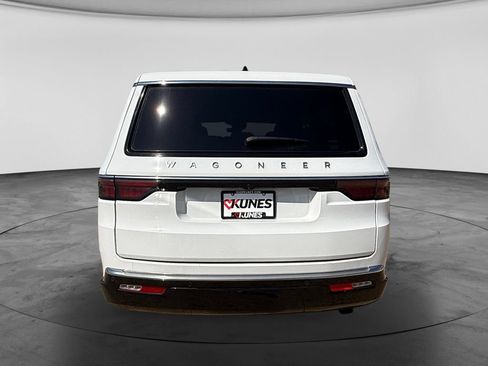 Used 2025 Jeep Wagoneer L Series II AWD/4WD image 8
