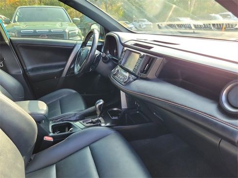 Used 2017 Toyota RAV4 SE image 34