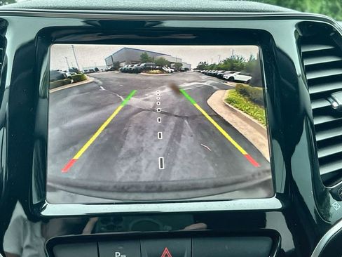 Used 2019 Jeep Cherokee Limited FWD image 25