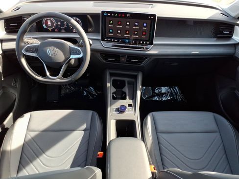 New 2026 Volkswagen Tiguan SE FWD image 14