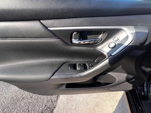 Used 2018 Nissan Altima 2.5 SR w/ SR Midnight Edition image 17