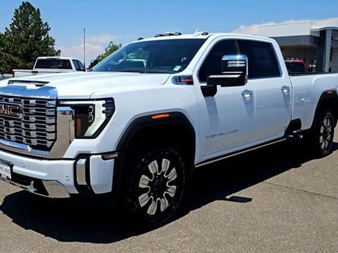 New 2026 GMC Sierra 2500 Denali w/ Denali Reserve Package AWD/4WD image 4