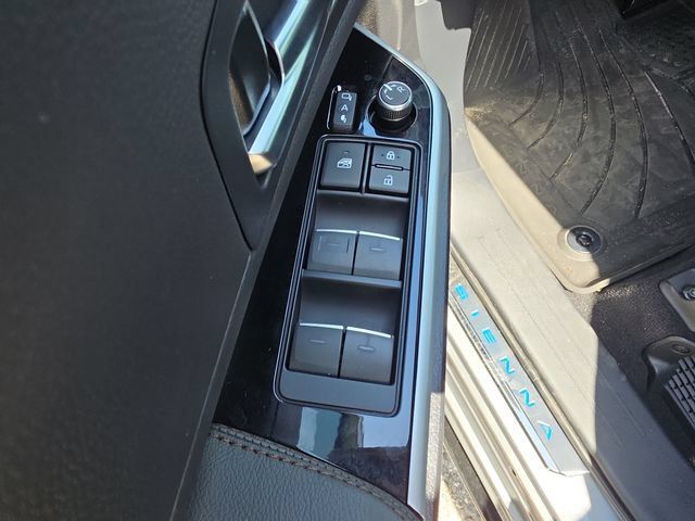 Used 2026 Toyota Sienna Limited FWD image 14