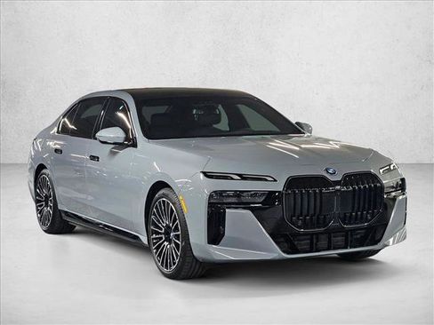 New 2025 BMW i7 xDrive60 image 3