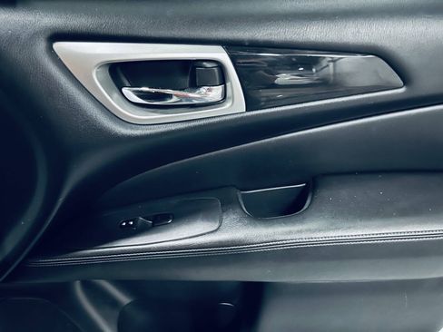 Used 2019 Nissan Pathfinder S FWD image 37