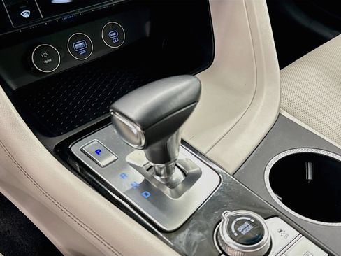 Used 2025 Genesis G70 2.5T RWD image 25