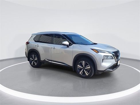 Used 2022 Nissan Rogue SL w/ SL Premium Package image 2