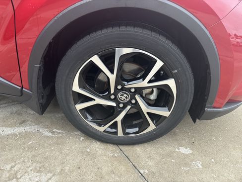 Used 2020 Toyota C-HR XLE FWD image 33
