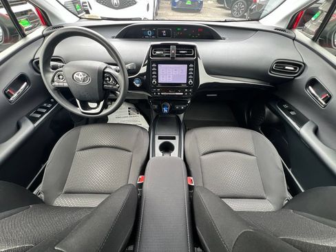 Certified 2022 Toyota Prius LE FWD image 23