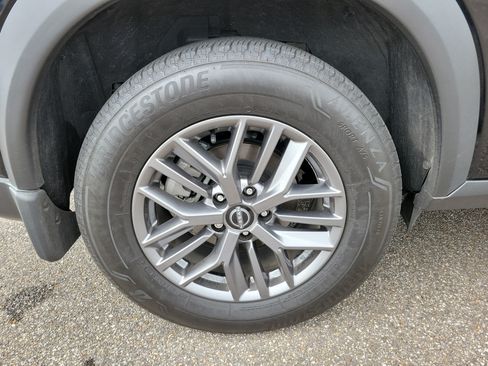 Used 2024 Nissan Rogue S FWD image 26